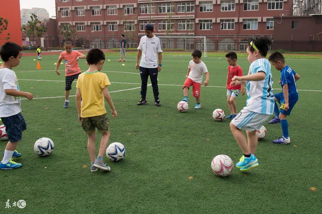 琼斯主动申请加盟：我发现8支球队亟需我助力
